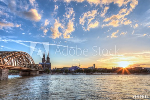 Bild på Cologne Cathedral and skyline when sunset Germany